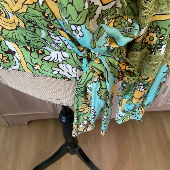 ANTHROPOLOGIE TINY BRAND Long sleeve v-neck wrap look blouse boho retro 70’s L - Picture 15 of 15